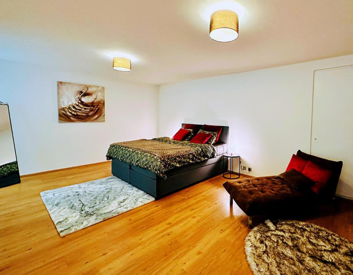Side Apartment! * Montreux