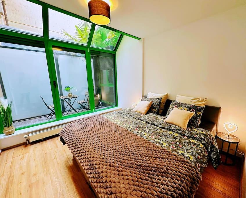 Side Apartment!